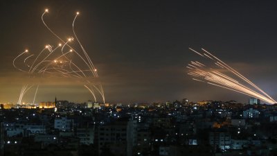 صواريخ من سوريا واليمن تُربك ليل إسرائيل! (فيديو)