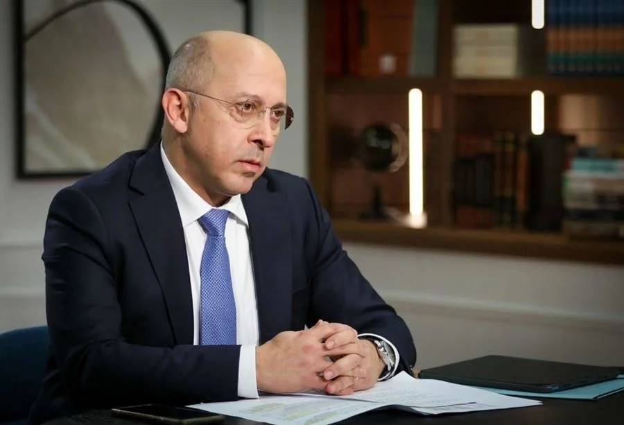 بشأن إقرار "سلة الضرائب"... دعوةٌ من ألان عون إلى الحكومة! 