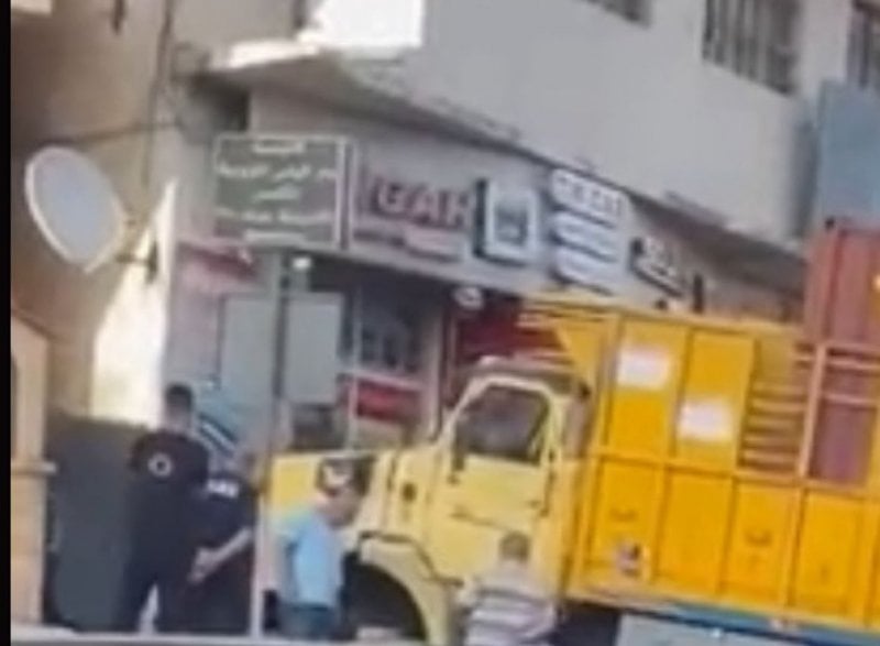 شاحنة تقتحم محالًا تجارية في المكلّس... والأضرار جسيمة!