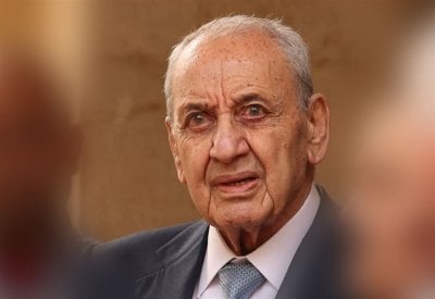 نبيه بري يرفع 