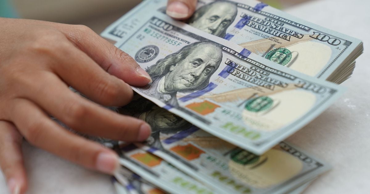 بعد تداول أخبار عن شح في السيولة... خبير إقتصادي يحسم الجدل!

