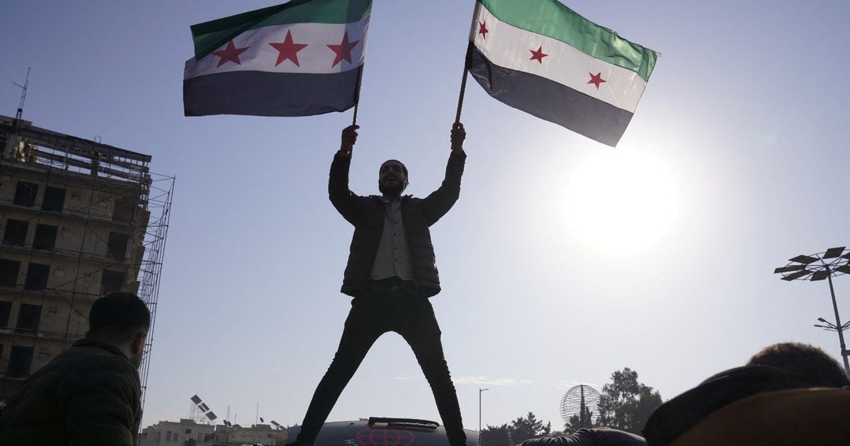 أول تصعيد منذ تولي الشرع السلطة: قذائف باتجاه إسرائيل وقصف إسرائيلي مضاد!