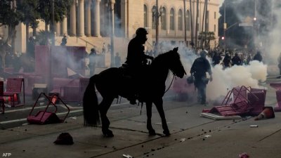 لوس أنجلوس تحت الطوارئ: السلطات تعلن وسط المدينة 
