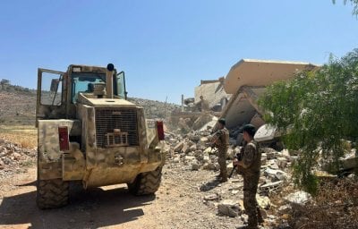 بالتعاون مع اليونيفيل... الجيش يزيل عدد من السواتر الترابية في الجنوب!