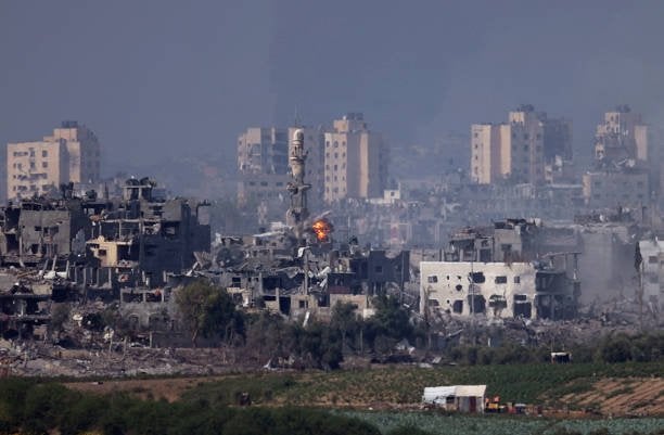 استمرار الحرب في غزة مع تحذيرات إسرائيلية بإخلاء مناطق شمالية