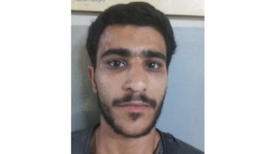 يسرق من داخل السيارات.. والأمن يعمم صورته! 