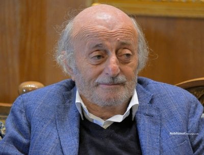 جنبلاط يدعو إلى التكيف مع الظروف السياسية الراهنة  