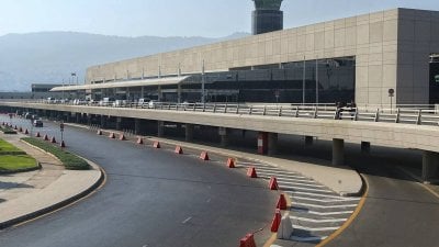 سرقة لا تُصدَّق على طريق المطار!