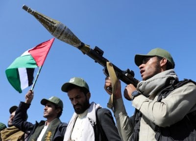 الحوثيون: أي هجوم على إيران سيجر المنطقة إلى هاوية الحرب!