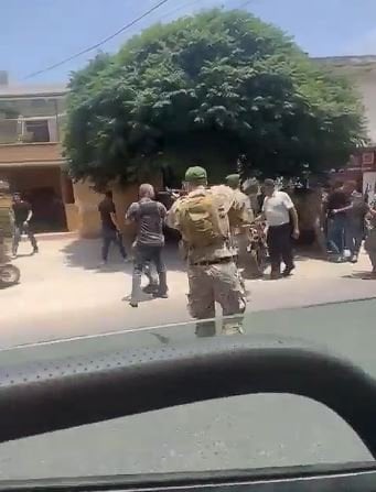 وسط تدخل 