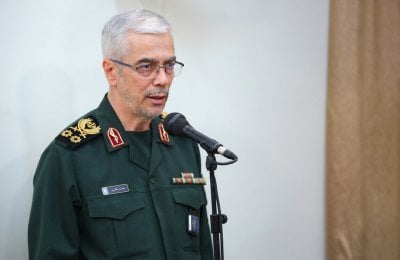 باقري يأمر بمناورات غير مخطط لها... طهران ترد على قرار الطاقة الذرية