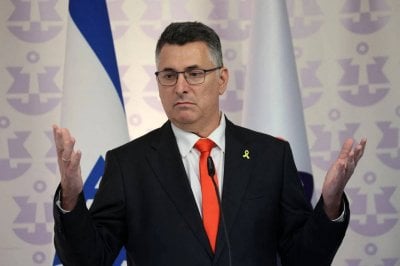 ساعر لماكرون: أقِم الدولة الفلسطينية على أراضي فرنسا