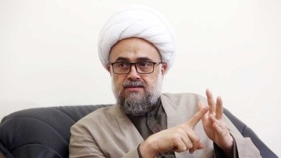 الشيخ عودة يتعرض لاعتداء قاسٍ... ماذا قال محاميه؟
