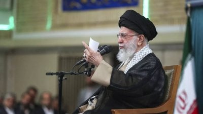  سياري ووحيدي يتسلّمان المهام... خامنئي يُعيد تشكيل القيادة العسكرية