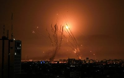 خميس الحسم يقترب: طهران تترنّح تحت 