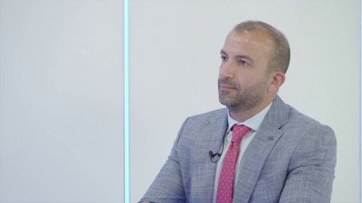 صحافي اقتصادي يحذر من خطر يهدد لبنان... أزمة الودائع تتفاقم وملف 