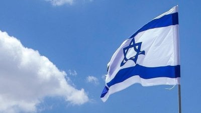 وسط مفاوضات نووية حساسة... إسرائيل تدرس خياراً عسكرياً ضد إيران!
