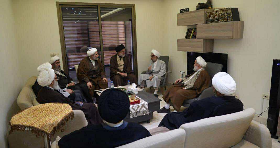 وفد من حزب الله يزور الشيخ عودة.... ودعوة إلى "توحيد الكلمة" (صور)