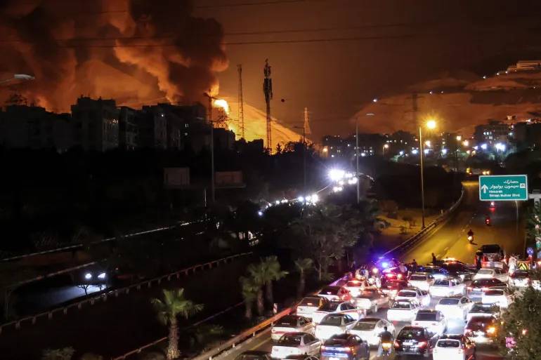 دولة عربية تُجلي رعاياها من إيران