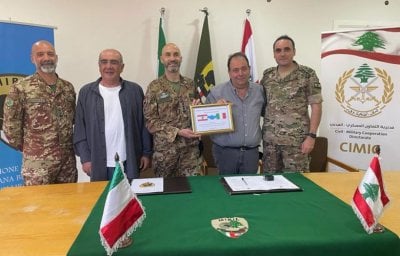 بالتنسيق مع 
