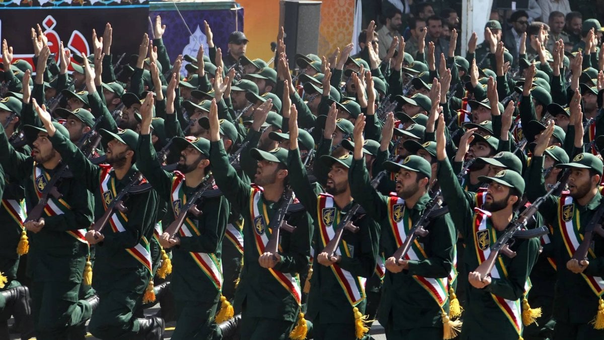 تعليقٌ من الحرس الثوري على استهداف تلفزيون طهران








