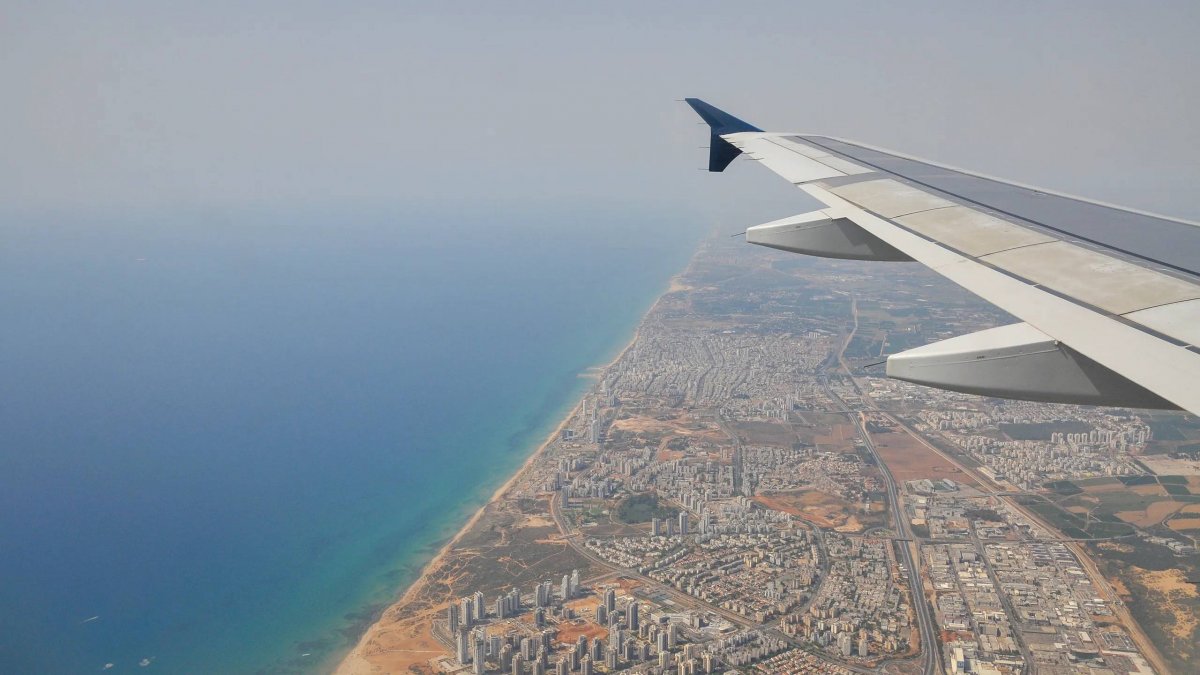 تعليق رحلات شركات الطيران الدولية جراء التوترات بين إسرائيل وإيران
