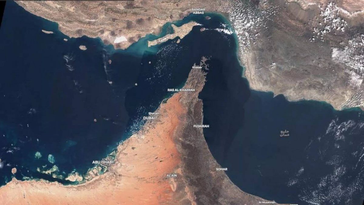 إغلاق مضيق هرمز... هل تطلق إيران "رصاصة الرحمة" على نفسها؟
