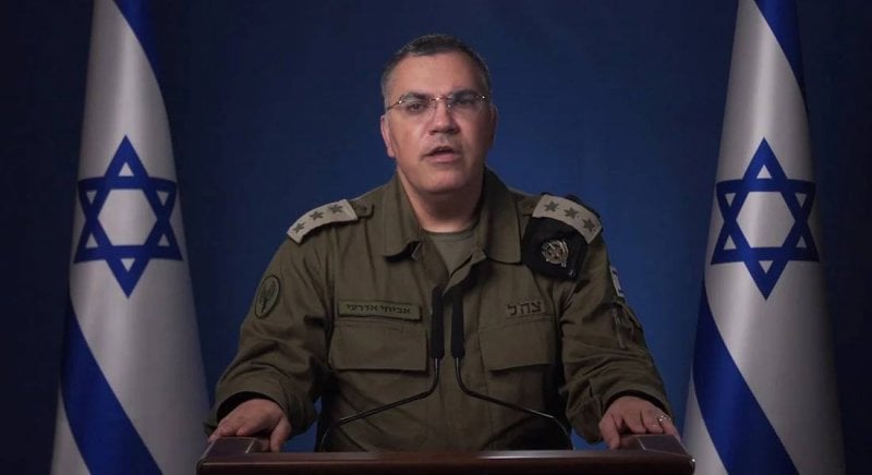  "حيٌّ أُرزق ولن أنكسر بشائعة"... أدرعي يرد بسخرية على شائعة مقتله!