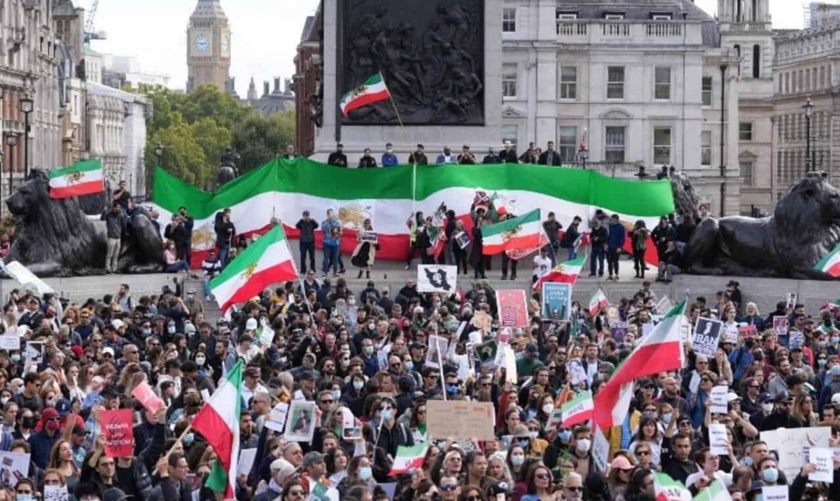 إيران أمام تكرار "الربيع العربي"... سيناريوهات دامية تلوح في الأفق!