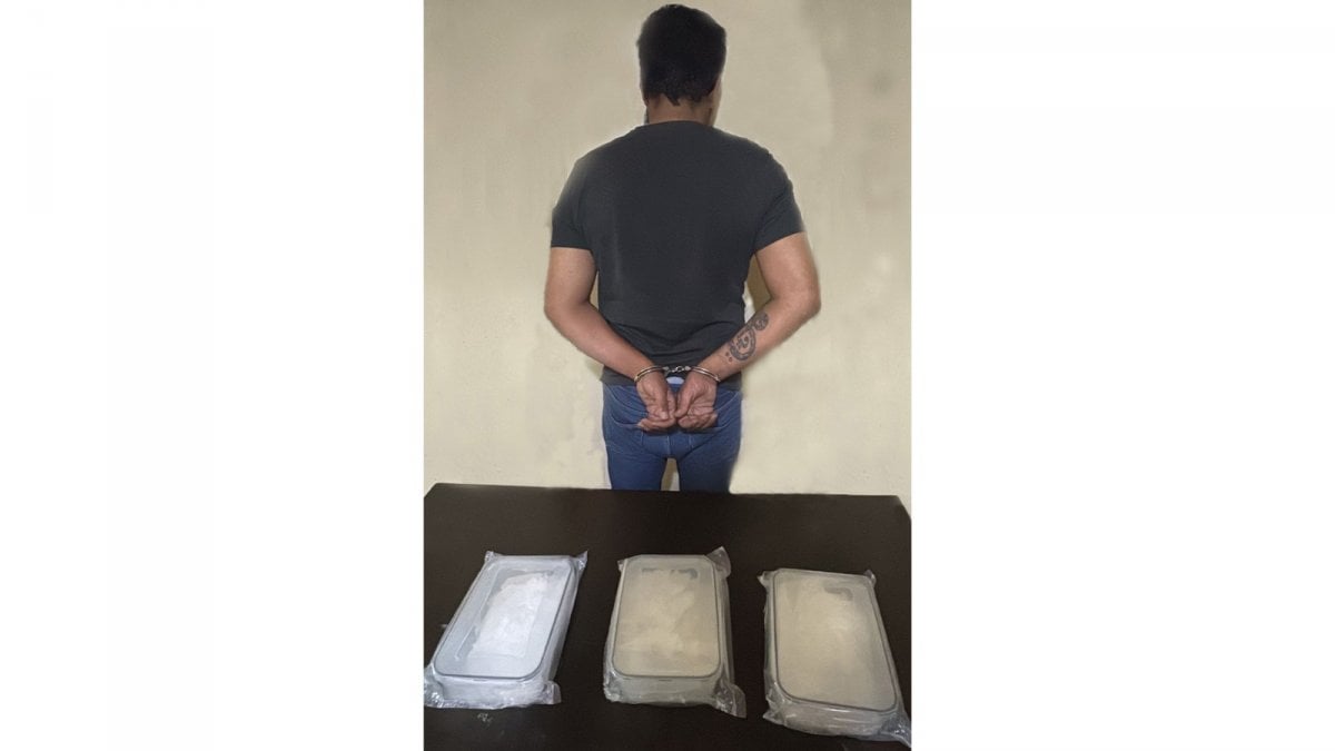 على متن سيارته... حاجز ضهر البيدر يوقف مهرب كوكايين!