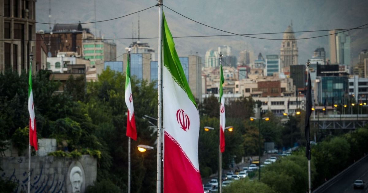  "سيناريوهات مؤلمة"... إيران تحت نيران الحرب والعقوبات!
