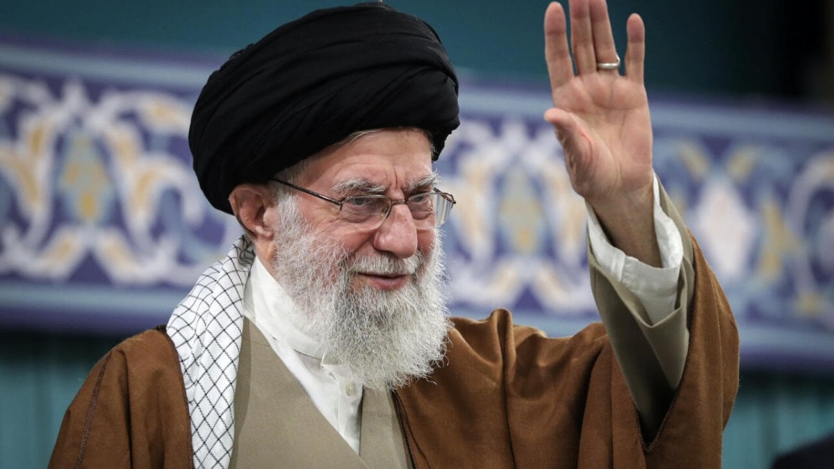"التصعيد مع إسرائيل مستمر"... خامنئي: العدو يُعاقب الآن!