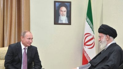 خامنئي يطلب دعم موسكو... وطهران تعرب عن استيائها!