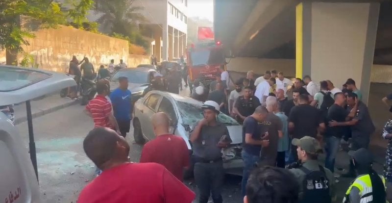 بالفيديو: سقوط سيارة عن جسر 
