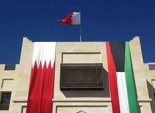 الكويت والبحرين تنضمان إلى قطر وتغلقان مجالهما الجوي