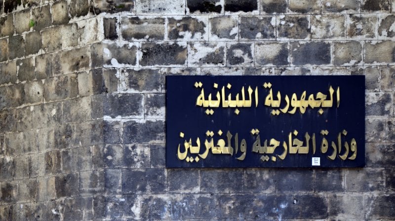 الملحقون الإقتصاديون في السفارات: جهود فردية لتسويق الإنتاج ولا رؤية إقتصادية توجّه عملهم 
