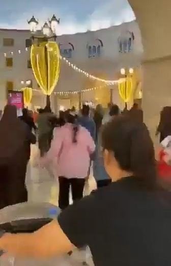 بالفيديو: هلعٌ في قطر إثر الهجوم الإيراني على 