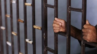 وزير جديد إلى السجن
