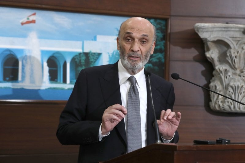 جعجع يطالب بجدول زمني لتسليم سلاح حزب الله!