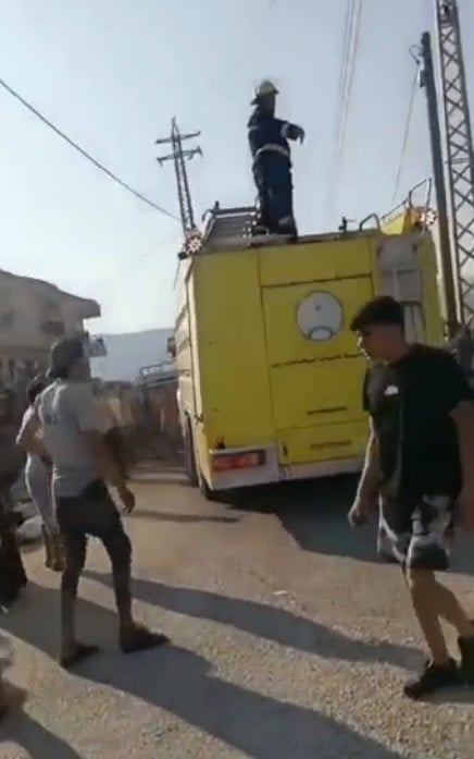 بالفيديو: حريق داخل مخيم للنازحين في سهل سعدنايل