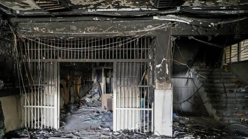 "دمار في سجن إيفين"... ومصير مجهول خلف القضبان المهدّمة