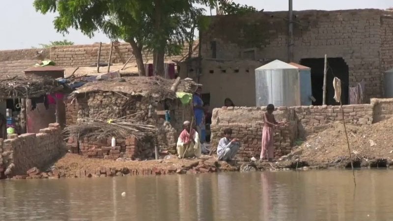 نصفهم أطفال... فيضانات في شمال باكستان تقتل 32 شخصًا
