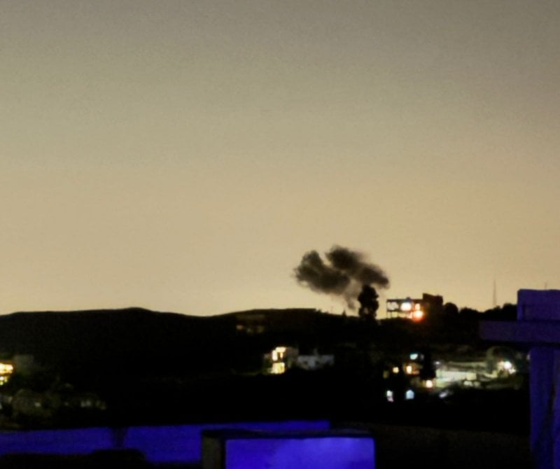 بالصورة: غارة إسرائيلية بين بلدتي راميا وبيت ليف