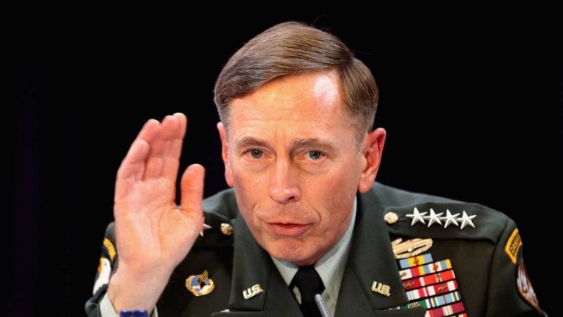  "الحرب مع إيران لم تنتهِ"... مدير CIA الأسبق يكشف عن الخيار الأمثل 

