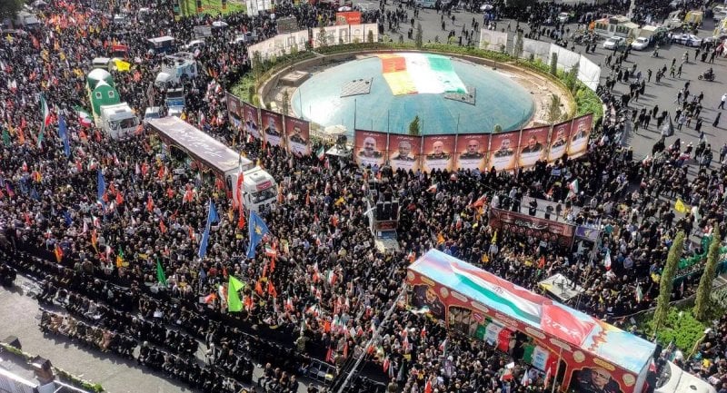 بالصور: تشييع قادة وعلماء إيرانيين قتلوا في حرب الـ12 يومًا