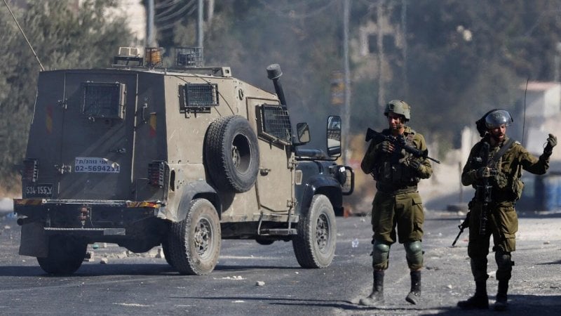  في الضفة الغربية... مستوطنون يهاجمون جنوداً إسرائيليين