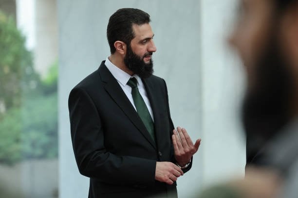 "مفاوضات سرية واتفاق أولي"... انفتاح غير مسبوق للرئيس الشرع على السلام مع إسرائيل