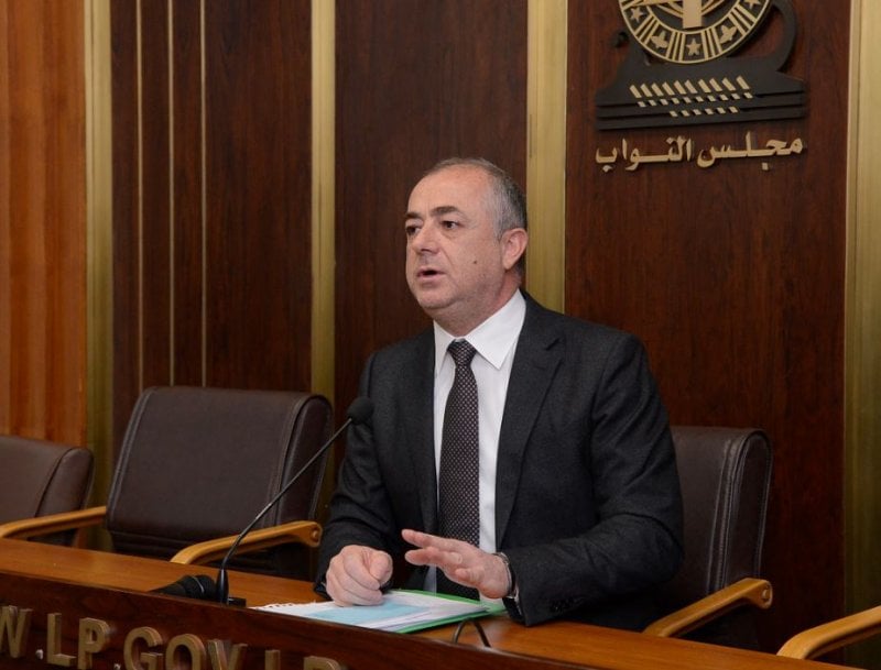 بو صعب يتحدث عن "وعود" بتأمين مبالغ للعاملين بالقطاع العام