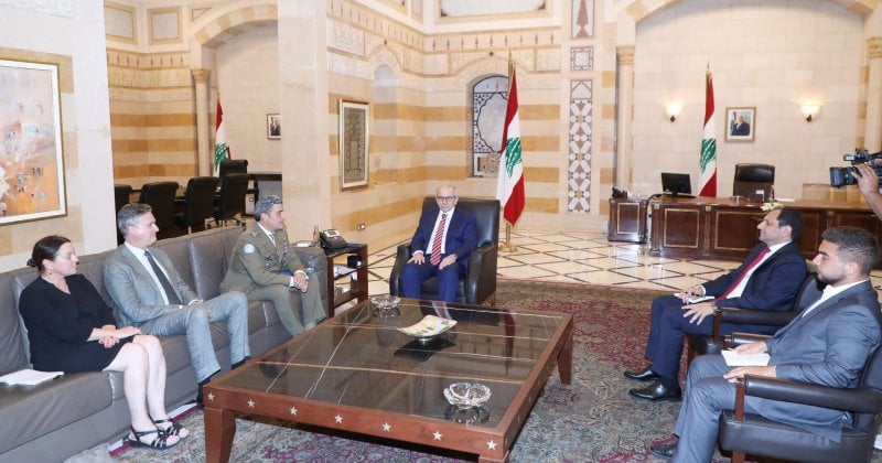 "التزام تام بالـ1701"... بالصور: سلام يلتقي وفدًا من "اليونيفيل"