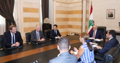 سلام يلتقي وفدًا فرنسيًا... بحث تجديد ولاية 